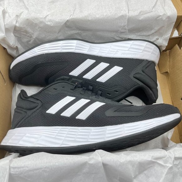 NEW adidas Duramo 10 Low Core Black - Size 4 - Picture 1 of 8